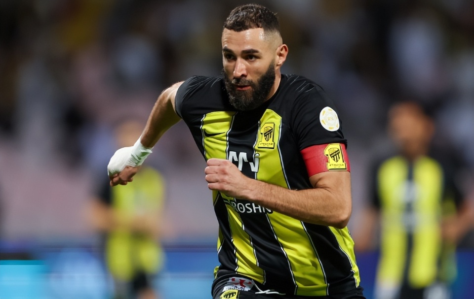 kaiyun-关于集结日阿贾克斯备战社区盾，复出首秀细节曝光，态度坚定，年轻球员得到机会的信息